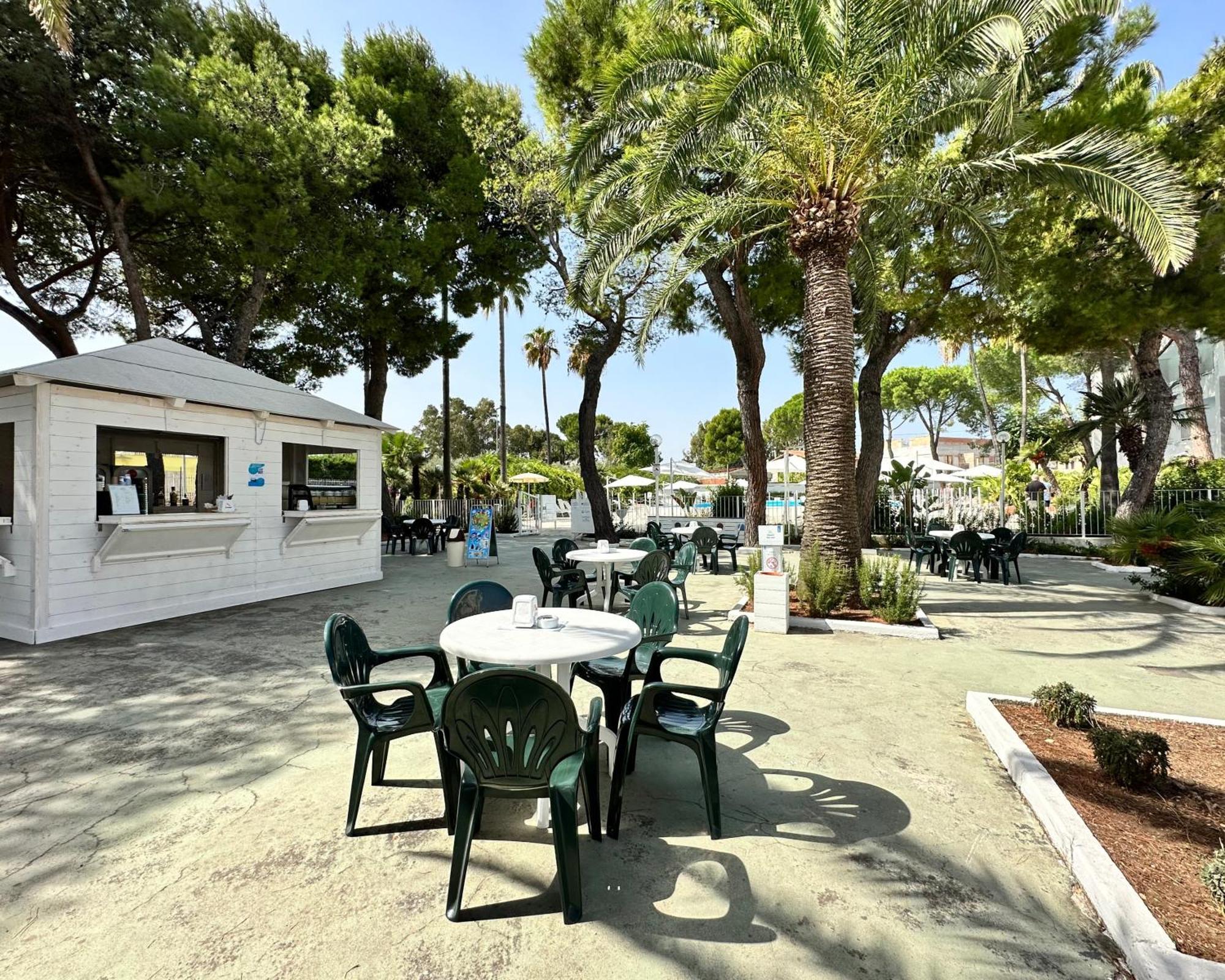 Hotel Riva Del Sole Giovinazzo Exterior photo